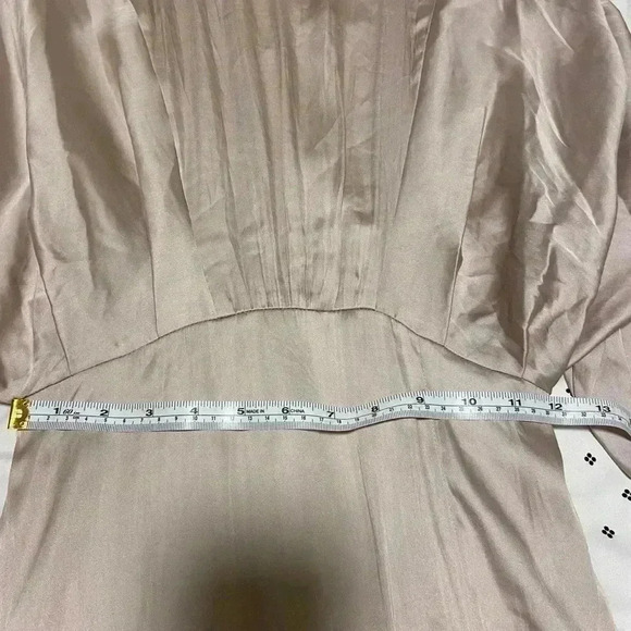 NWOT ASTR the label MARIN DOLMAN SLEEVE MIDI DRESS champagne - Picture 9 of 9